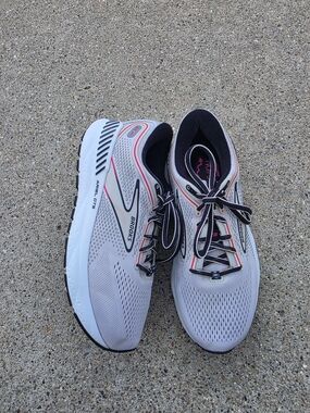 Brooks Ariel GTS 23 Sneaker Women Size 8B